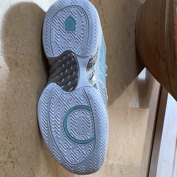 K-Swiss court shoes. Size 9.5 - Picture 2 of 7